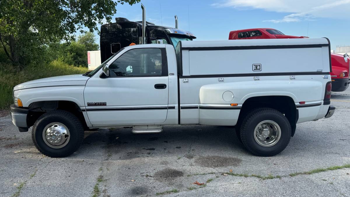 Dodge-ram-3500-cummins-diesel-1996-white-2