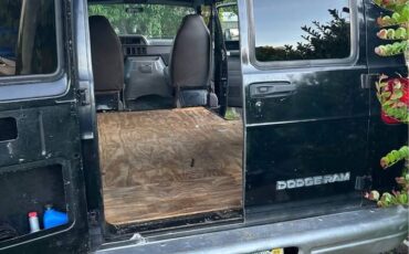 Dodge-ram-cargo-1994-black-1
