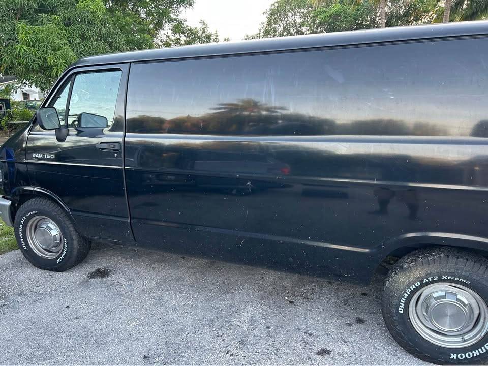 Dodge-ram-cargo-1994-black-2