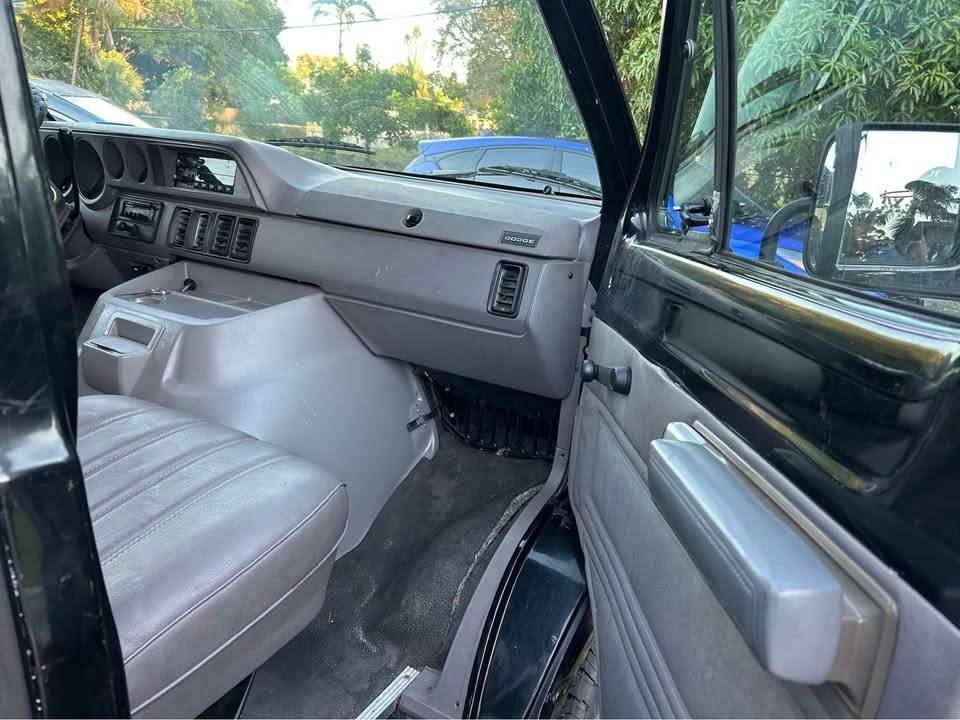 Dodge-ram-cargo-1994-black-5