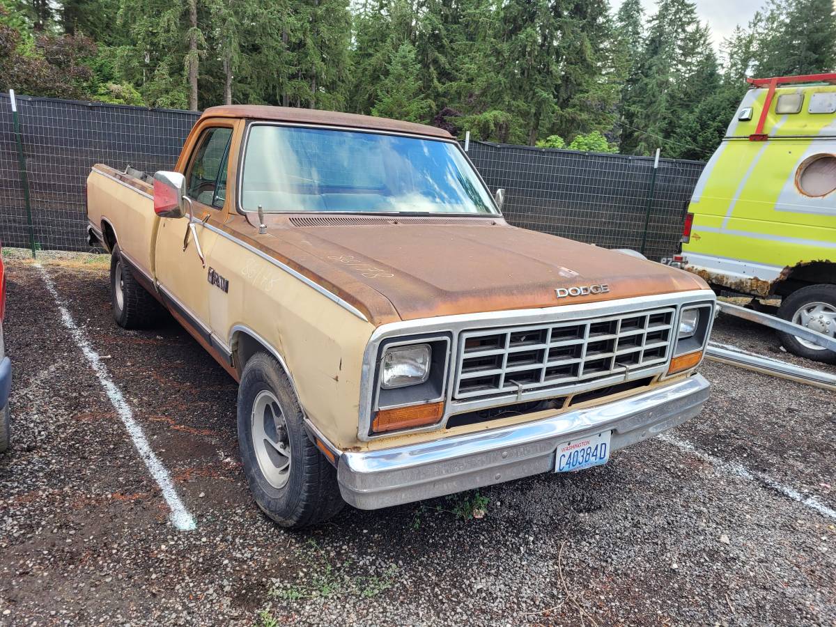Dodge-ram-d150-1982-1