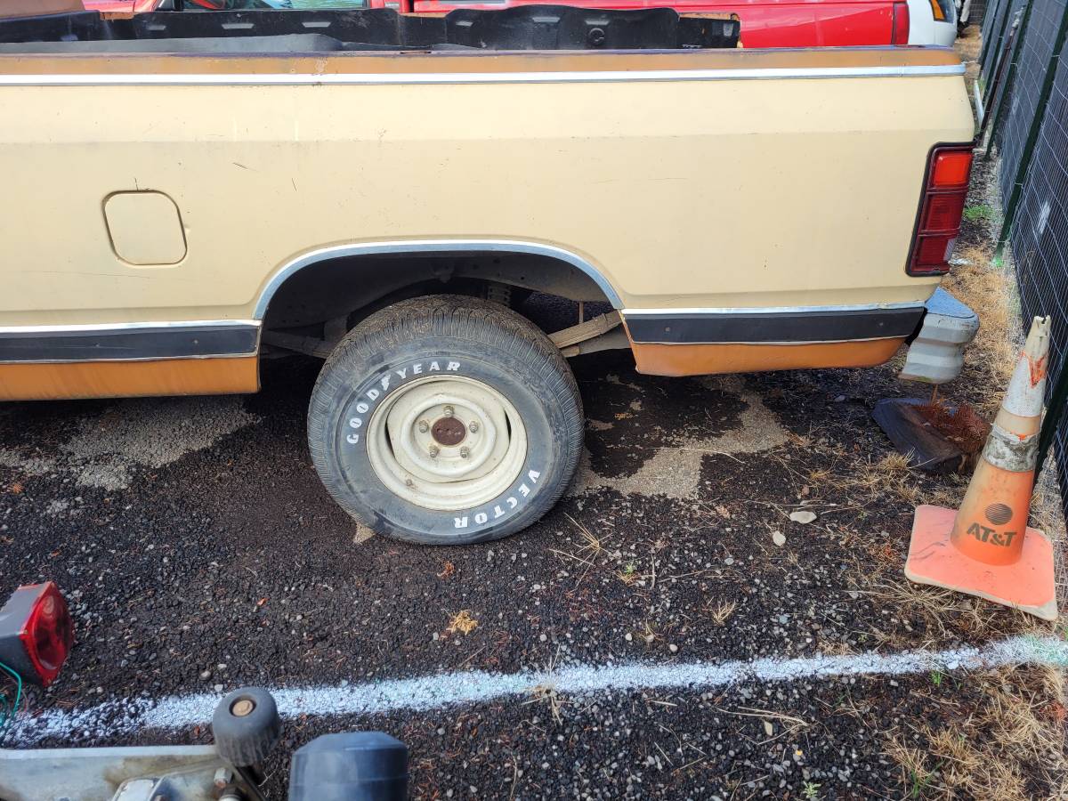 Dodge-ram-d150-1982-2