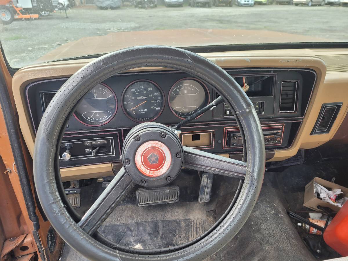 Dodge-ram-d150-1982-4