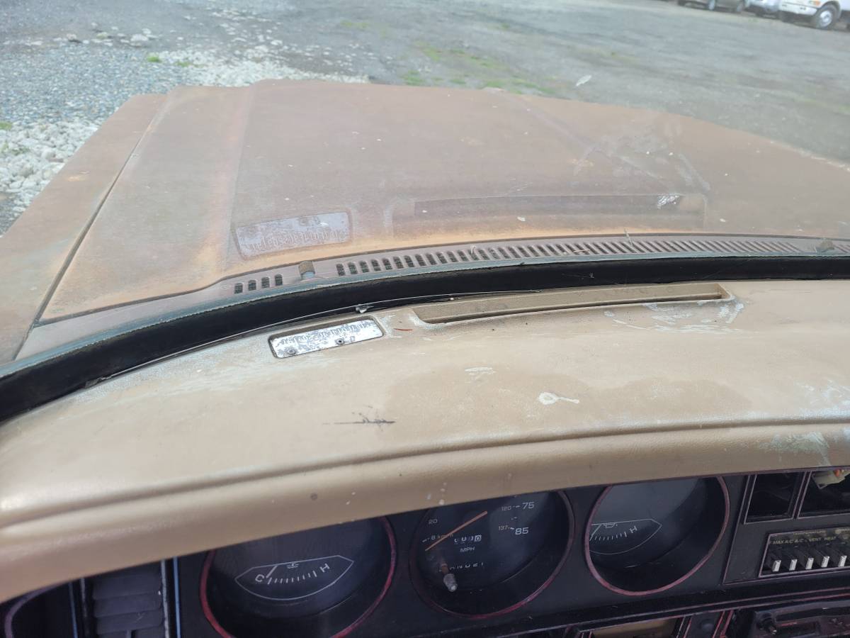Dodge-ram-d150-1982-7