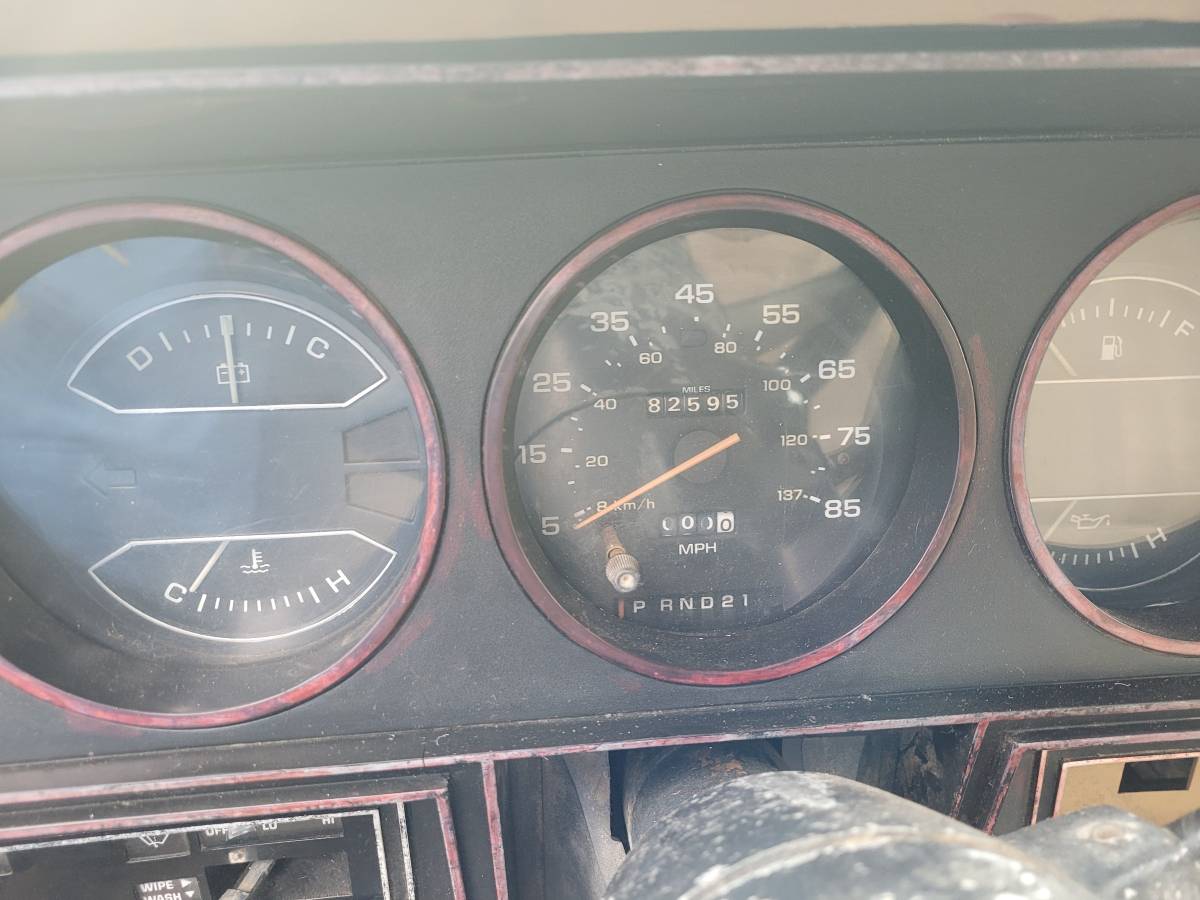 Dodge-ram-d150-1982-8