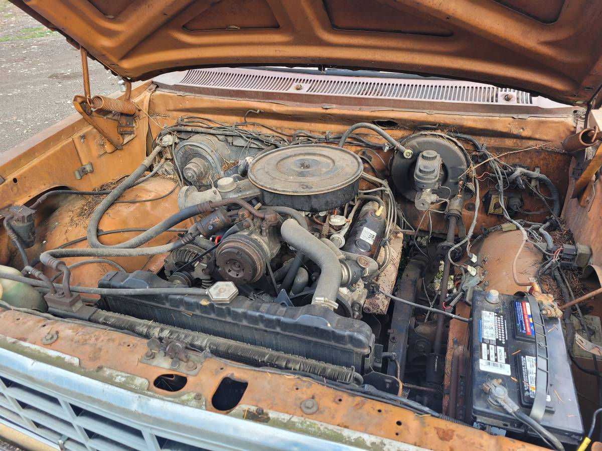 Dodge-ram-d150-1982-9