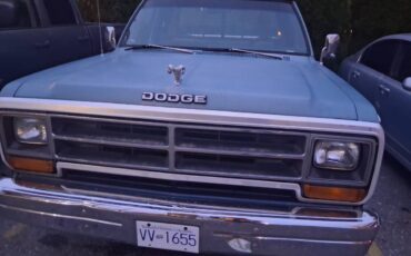 Dodge-ram-d150.-1986-blue-1