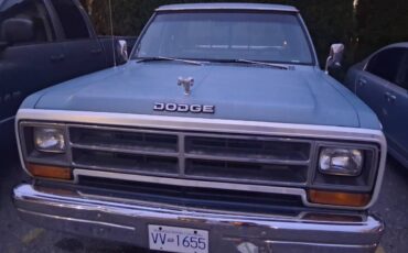 Dodge-ram-d150.-1986-blue