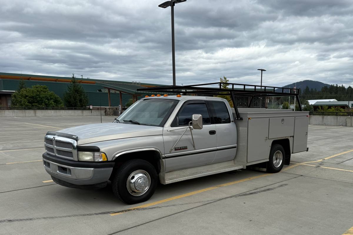 Dodge-ram-diesel-cummins-3500-dually-1996-silver-1