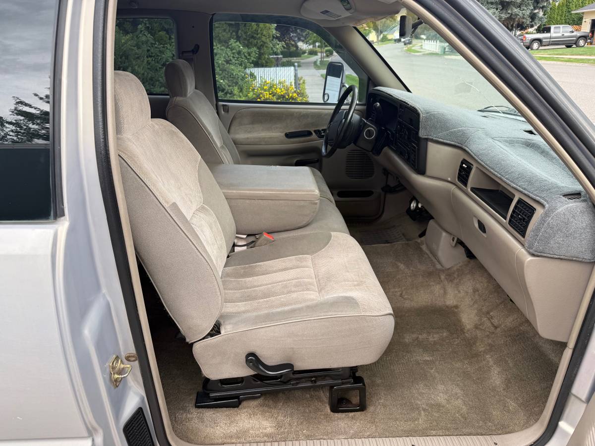 Dodge-ram-diesel-cummins-3500-dually-1996-silver