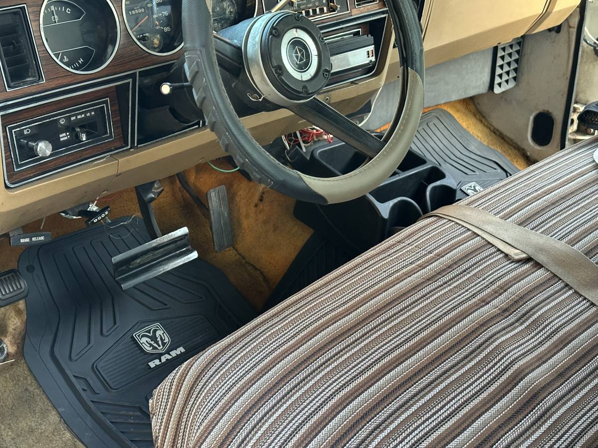 Dodge-ram-prospector-1982-11