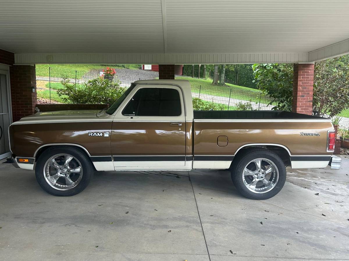 Dodge-ram-prospector-1982-2