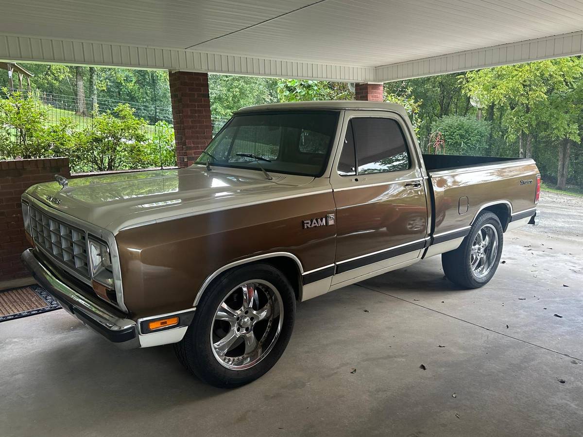 Dodge-ram-prospector-1982-3