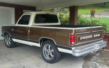 Dodge-ram-prospector-1982-4