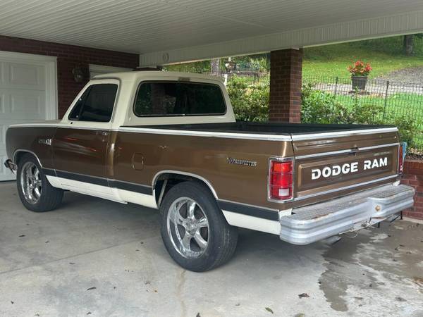 Dodge-ram-prospector-1982-4