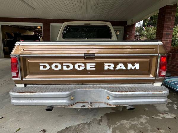 Dodge-ram-prospector-1982-5
