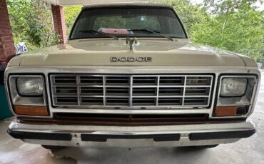 Dodge-ram-prospector-1982-8