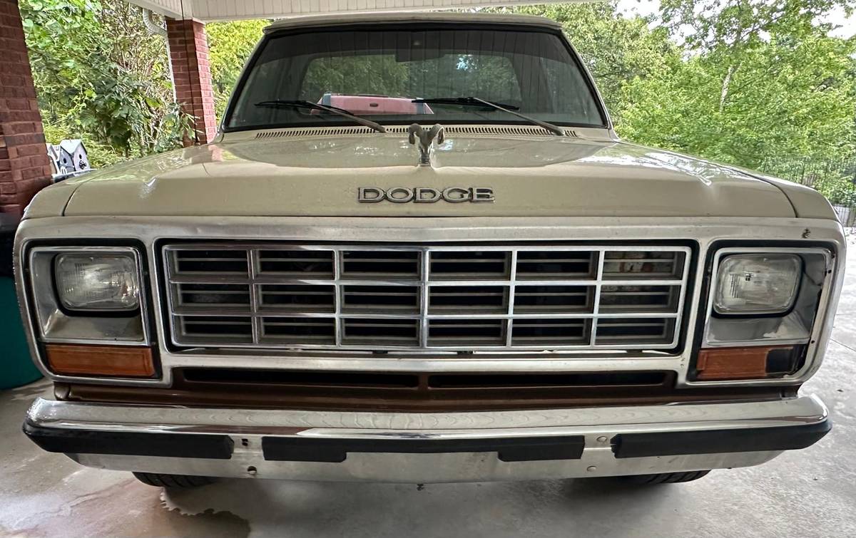 Dodge-ram-prospector-1982-8
