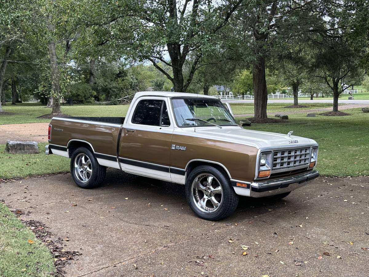 Dodge-ram-prospector-1982