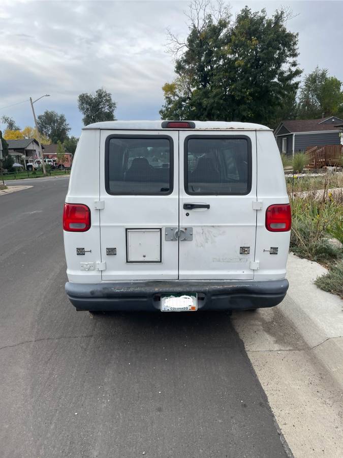 Dodge-ram-van-2500-1996-white-1