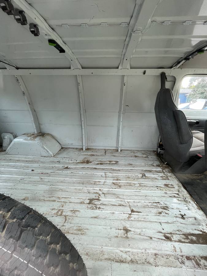 Dodge-ram-van-2500-1996-white-2