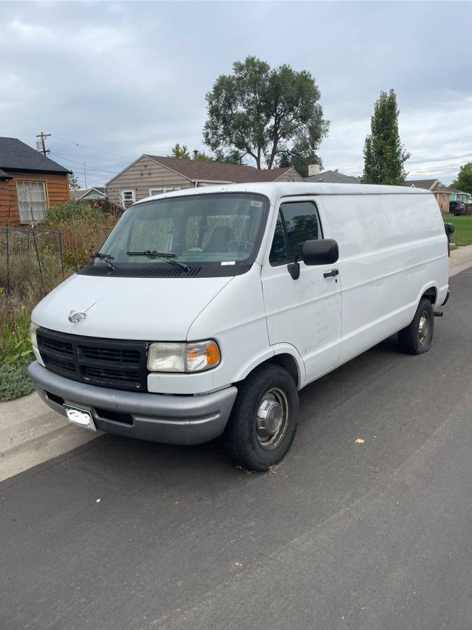 Dodge-ram-van-2500-1996-white-4