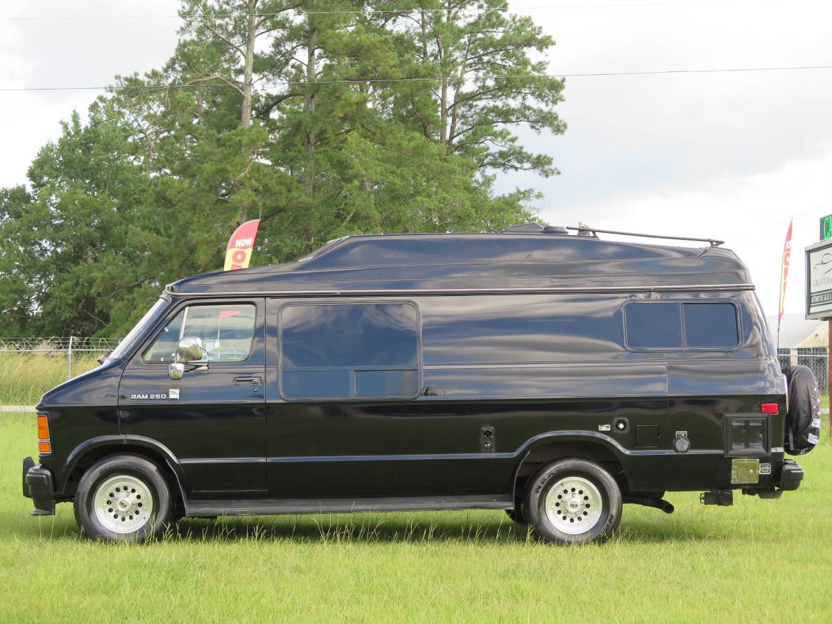 Dodge-ram-van-b250-1987-black-5