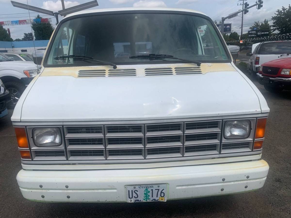 Dodge-ram-van-b250-3dr-extended-1990-white-19