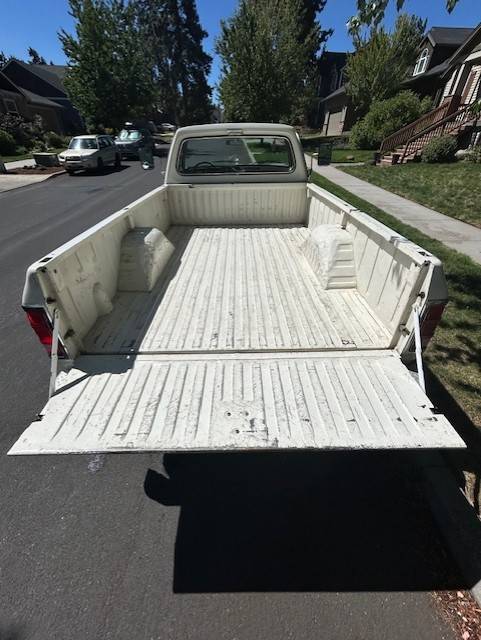 Dodge-ram-w350-1983-white-3