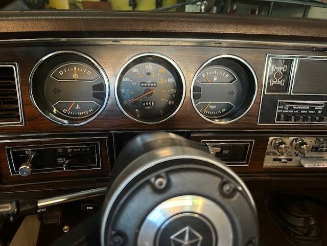 Dodge-ram-w350-1983-white-5