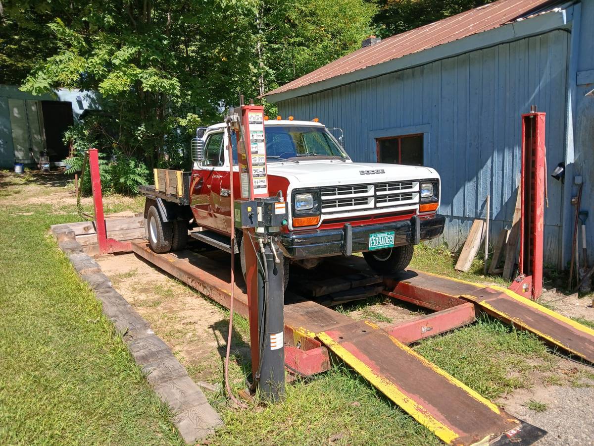 Dodge-ram-w350-diesel-1989-custom-4