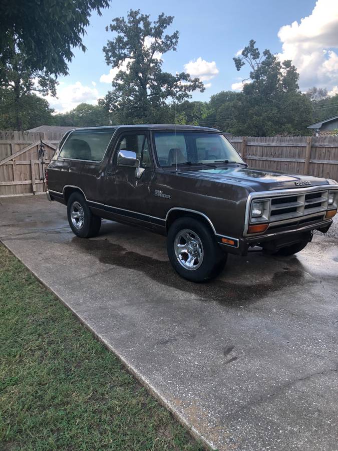 Dodge-ramcharger-150s-1989-brown