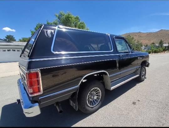 Dodge-ramcharger-1986-black-46