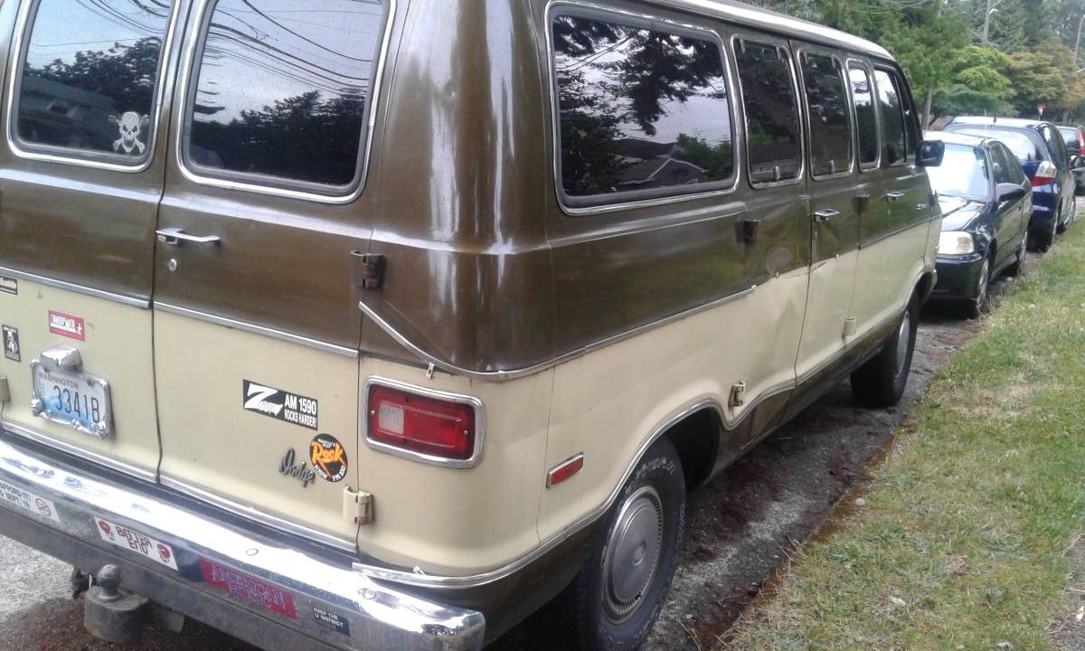 Dodge-sportsman-royal-1973-brown