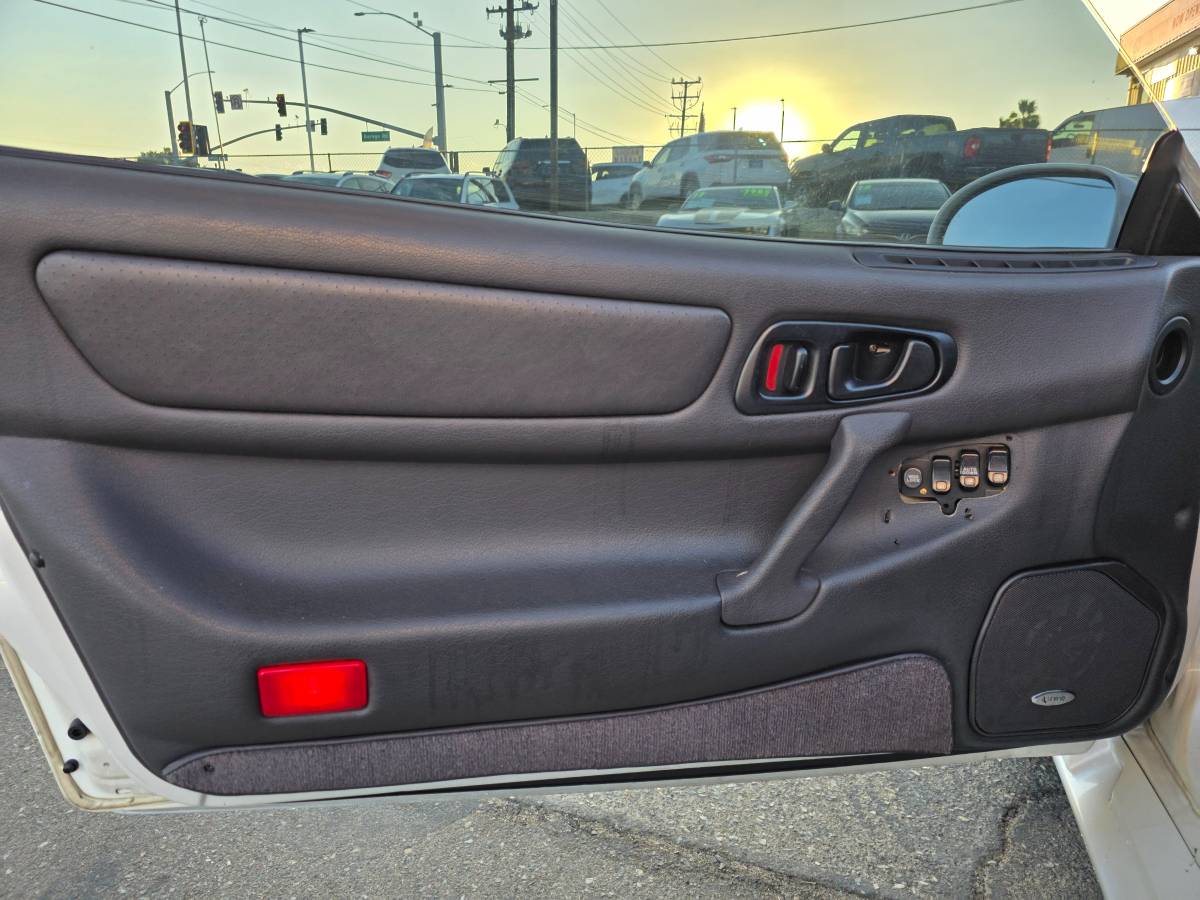 Dodge-stealth-rt-hatchback-2d-1995-white-2