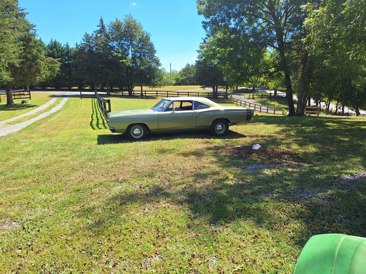 Dodge-super-bee-1968-green-2