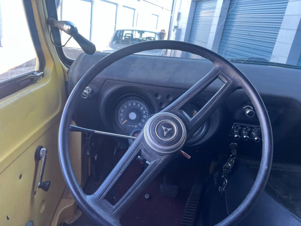 Dodge-tradesman-1974-yellow-2