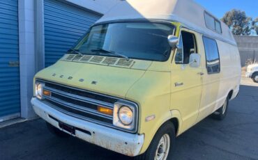 Dodge-tradesman-1974-yellow