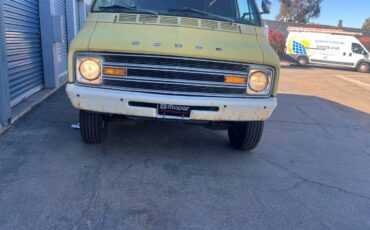 Dodge-tradesman-1974-yellow-6