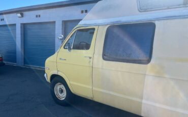 Dodge-tradesman-1974-yellow-7