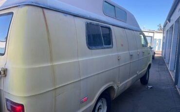 Dodge-tradesman-1974-yellow-8