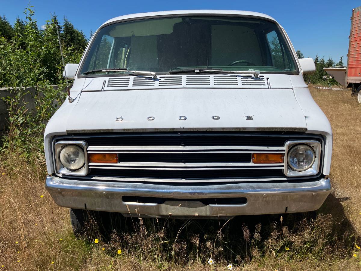 Dodge-tradesman-maxivan-1978-white-11