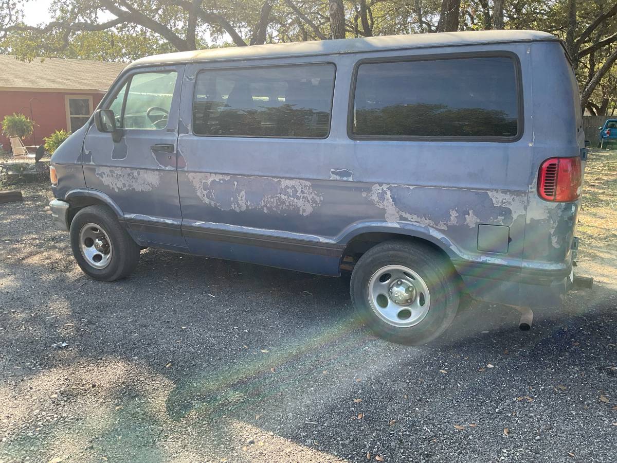 Dodge-van-1996-blue-1