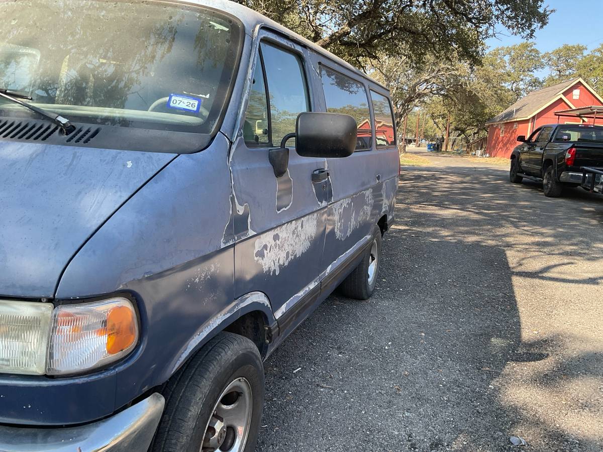 Dodge-van-1996-blue-10