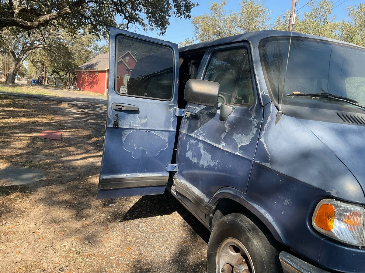 Dodge-van-1996-blue-12