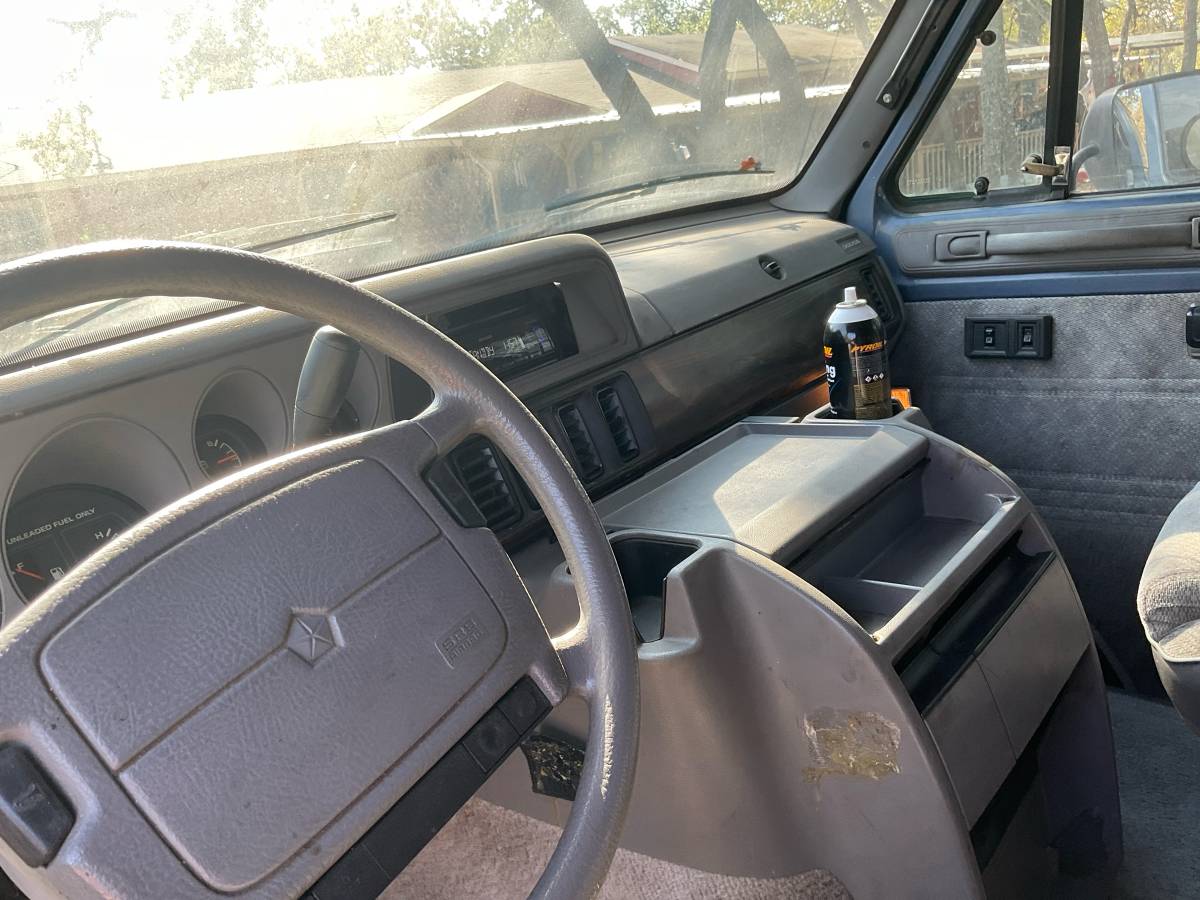 Dodge-van-1996-blue-13