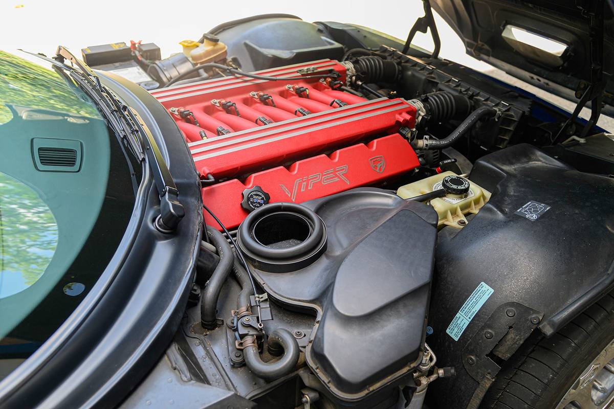 Dodge-viper-gts-1996-12