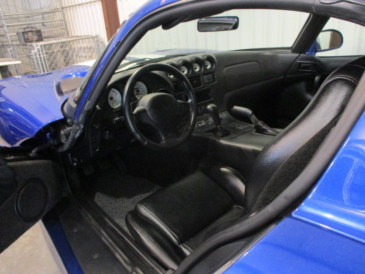 Dodge-viper-gts-1996-34
