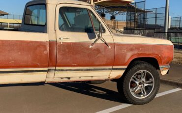 Dodge-w-150-1977-4