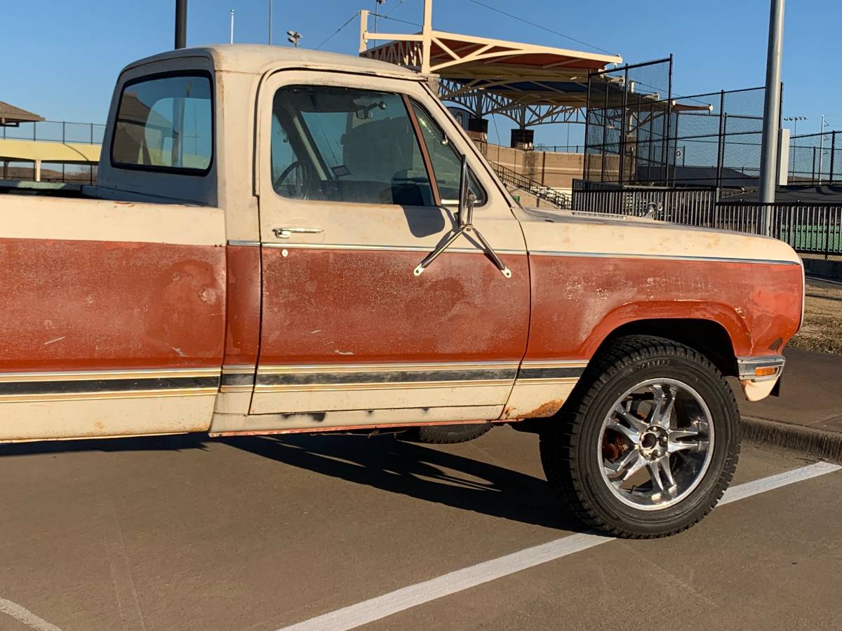 Dodge-w-150-1977-4